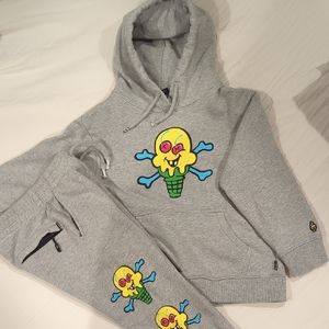 Gray Hoodie and Sweatpants Set with Skull Design